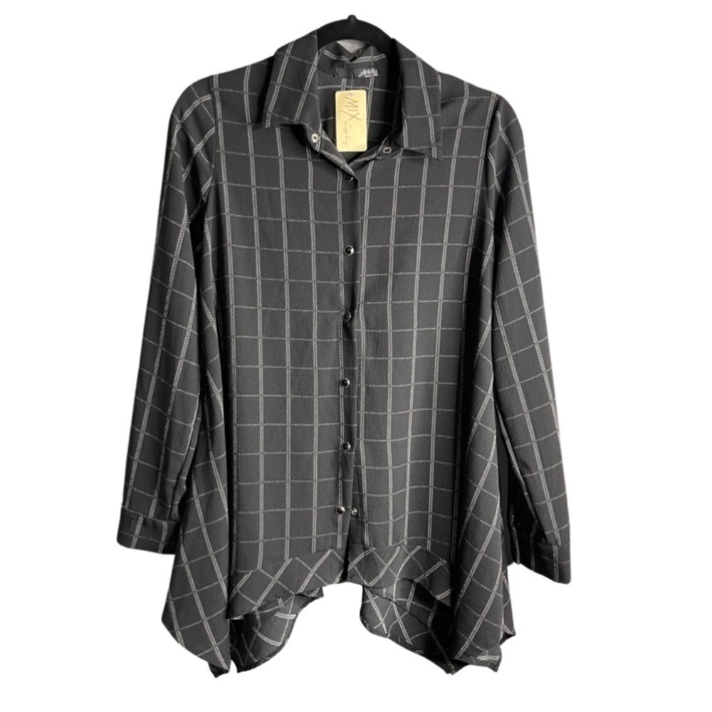 Ariella made in the USA women size M asymmetrical button down career blouse.
